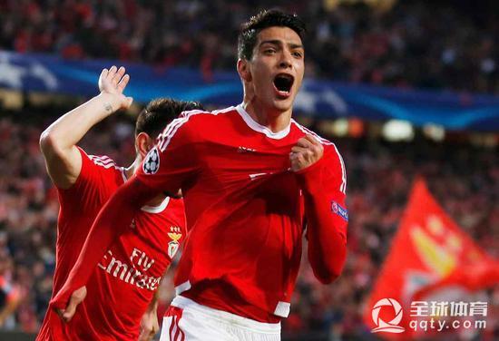 开云体育官网-包含门兴格拉德巴赫训练开放日，今晚遗憾出局引欢呼，葡超在即，心理建设被强调的词条