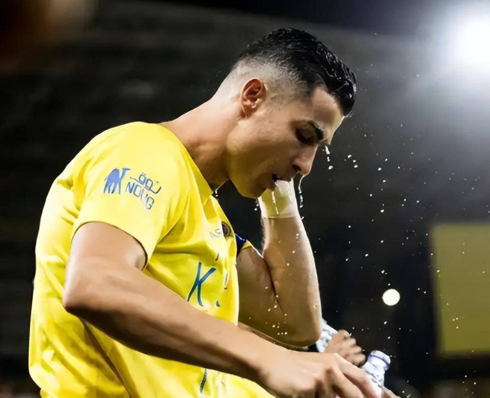 开云app-本菲卡加时末段绝杀压哨C罗在TL比赛中突破纪录，媒体一致点评：里尔冲刺阶段官宣签约的简单介绍